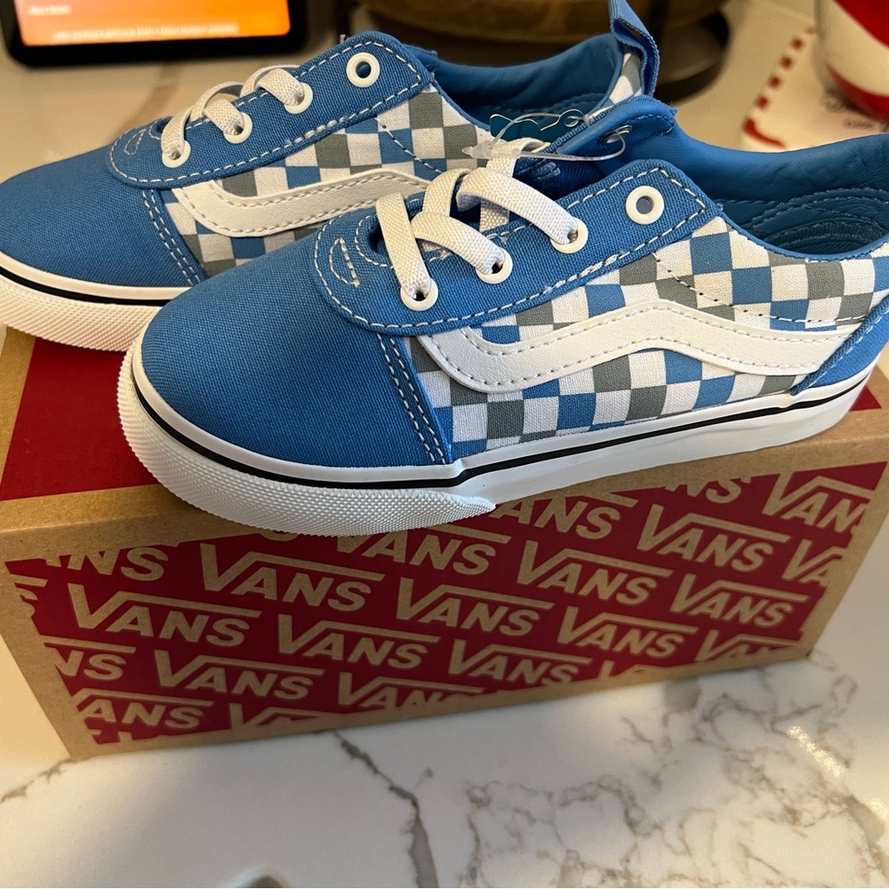 Vans Ward Slip-On in Bright Blue - Picture 2 of 3